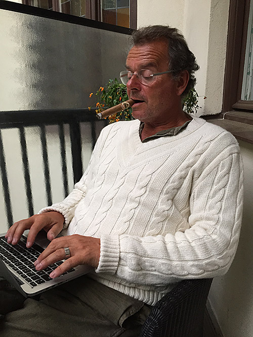 Steffo Forfattaren Skriver Dator Cigarr